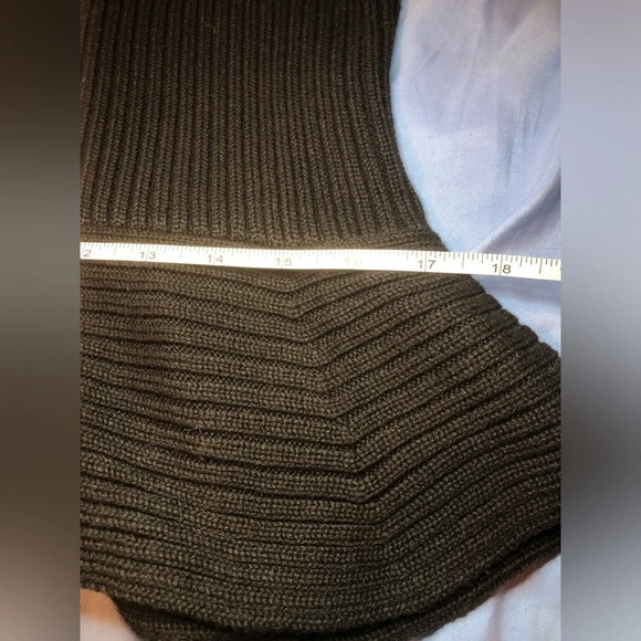 Venus all black sweater with flare bottom Size large Good used condition - Picture 6 of 10